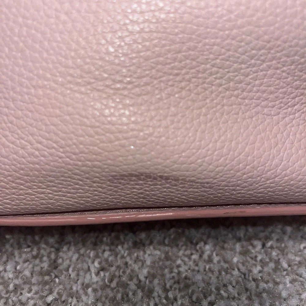 Marc Jacobs H606L01SP22
Small Peach Whip Leather Bucket/Shoulder Bag - Picture 5 of 10